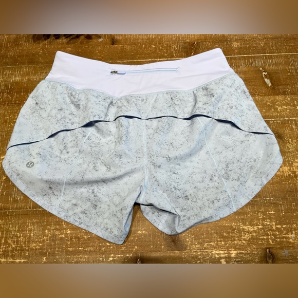 Lululemon Speed Up Mid-Rise Lined
Short 4"
Gravel Dust Pastel Blue Multi - Picture 6 of 9